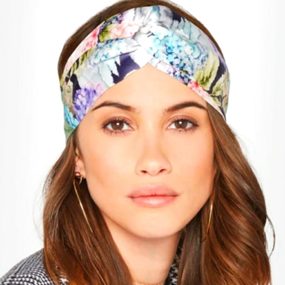 Gucci Hortensin Duchesse Floral Headband in Blue - Picture 2 of 6